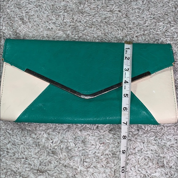 Green and Cream Envelope Purse with Gold Chain - Picture 7 of 8